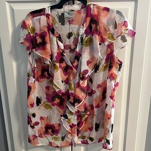 Womens Petite XL blouse .  Excellent condition. No tears no stains .